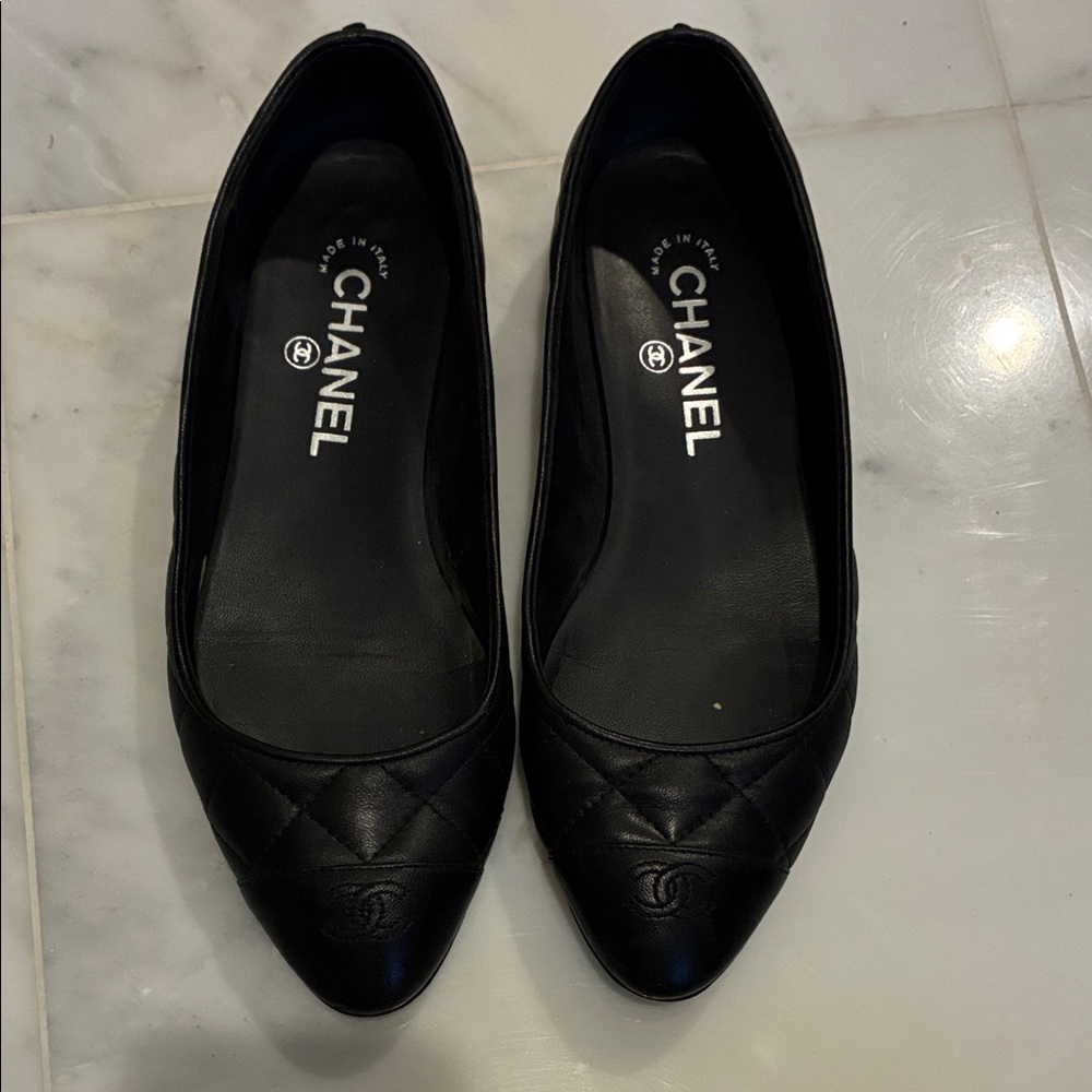 CHANEL Black Quilted Flats